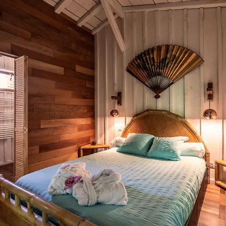 شاليه Chalet Savannaketh لاكانو